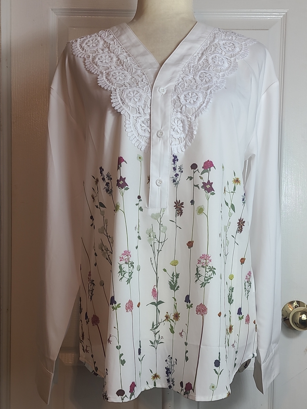 Floral and Applique Blouse